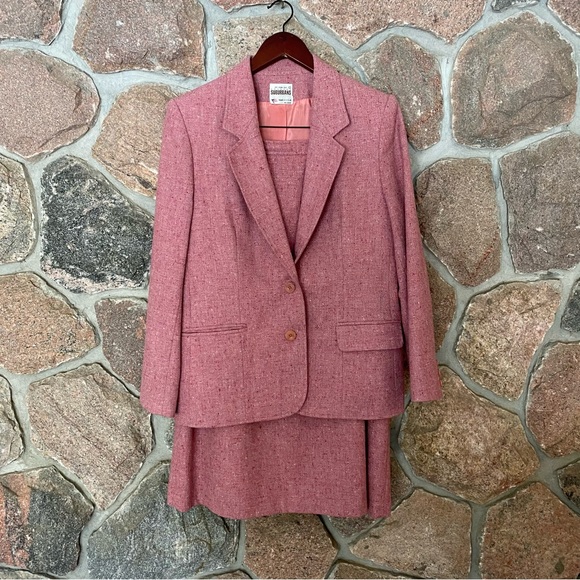 🌹Beautiful Rose coloured Vintage blazer and skirt set - Picture 2 of 13
